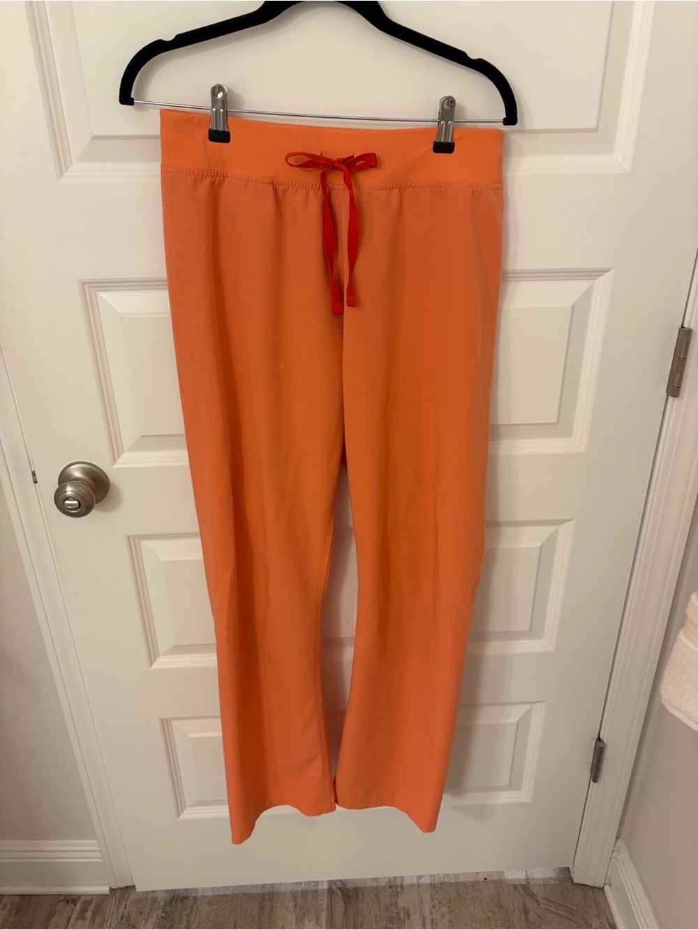 Figs Wide-Leg Scrub Set in Bright Orange - Picture 2 of 6